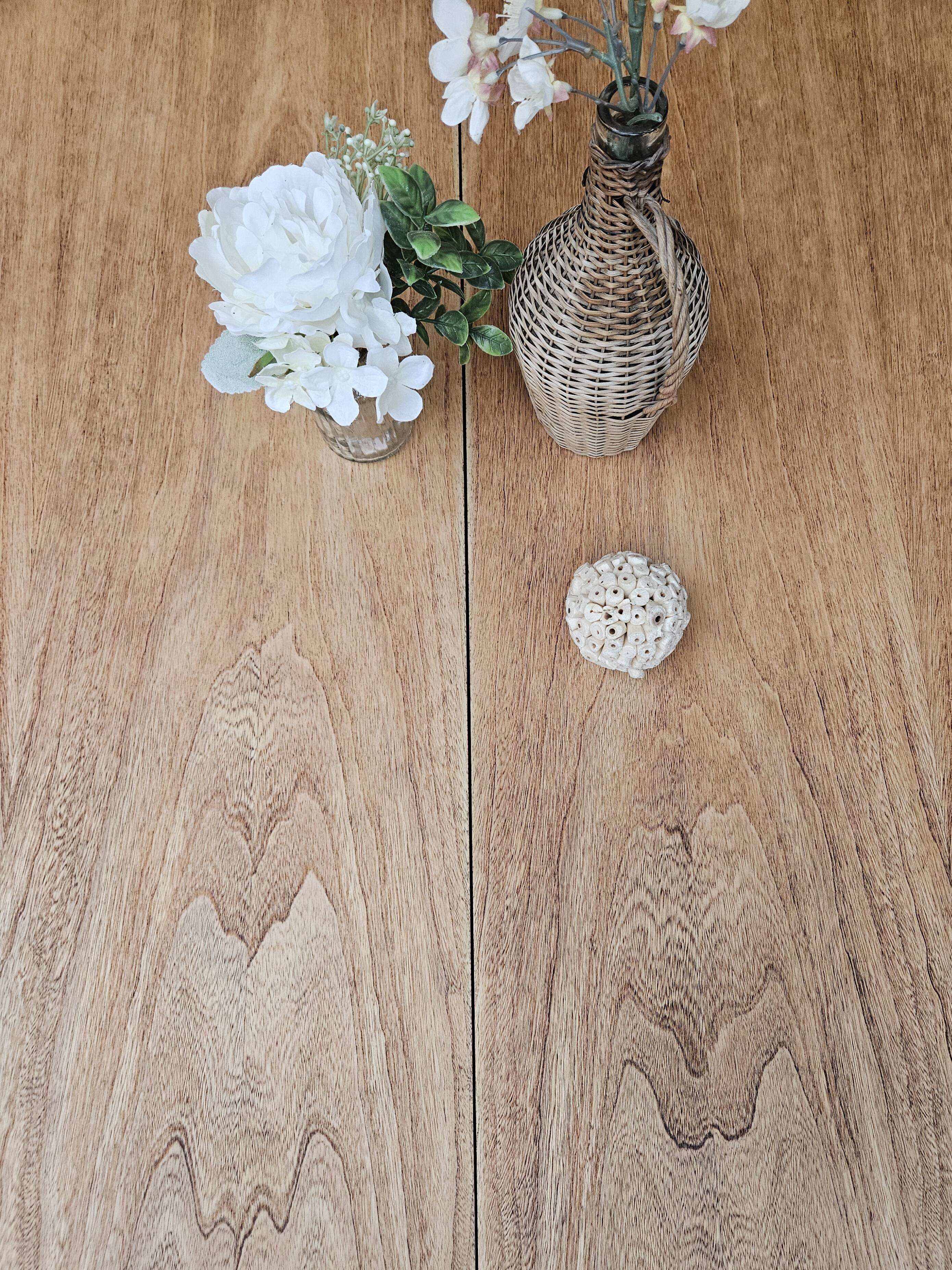 Baumann style round table