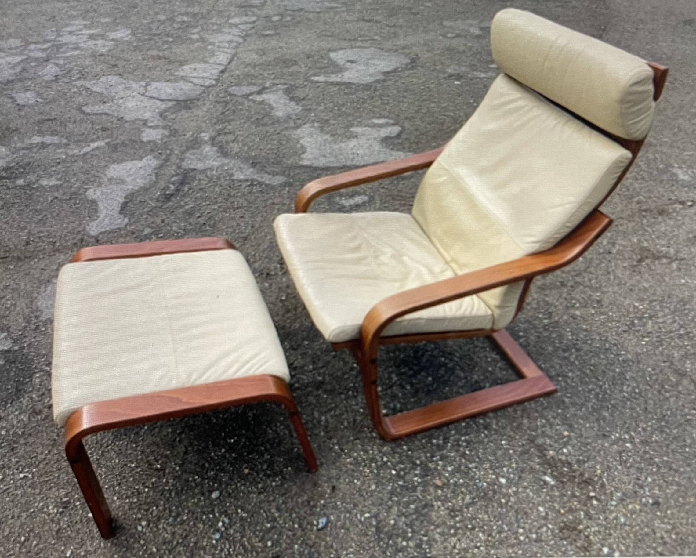 Fauteuil Poang et son ottoman