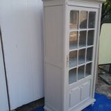 Vintage Parisian showcase