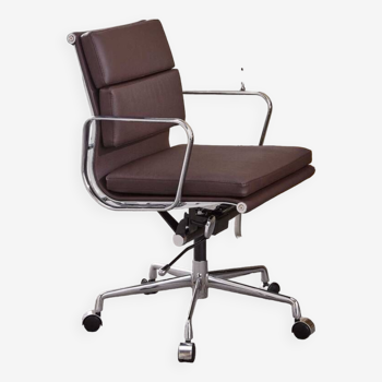 Iconic VITRA Eames office armchair