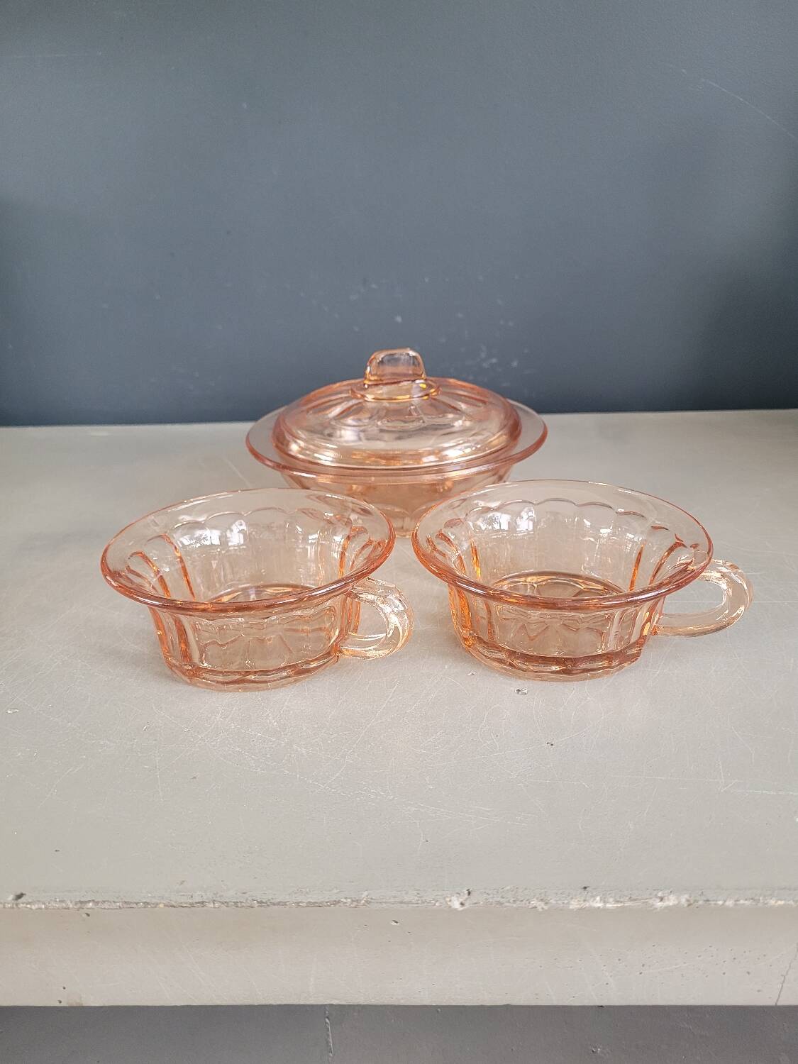 Ensemble 2 tasses + sucrier en verre rose