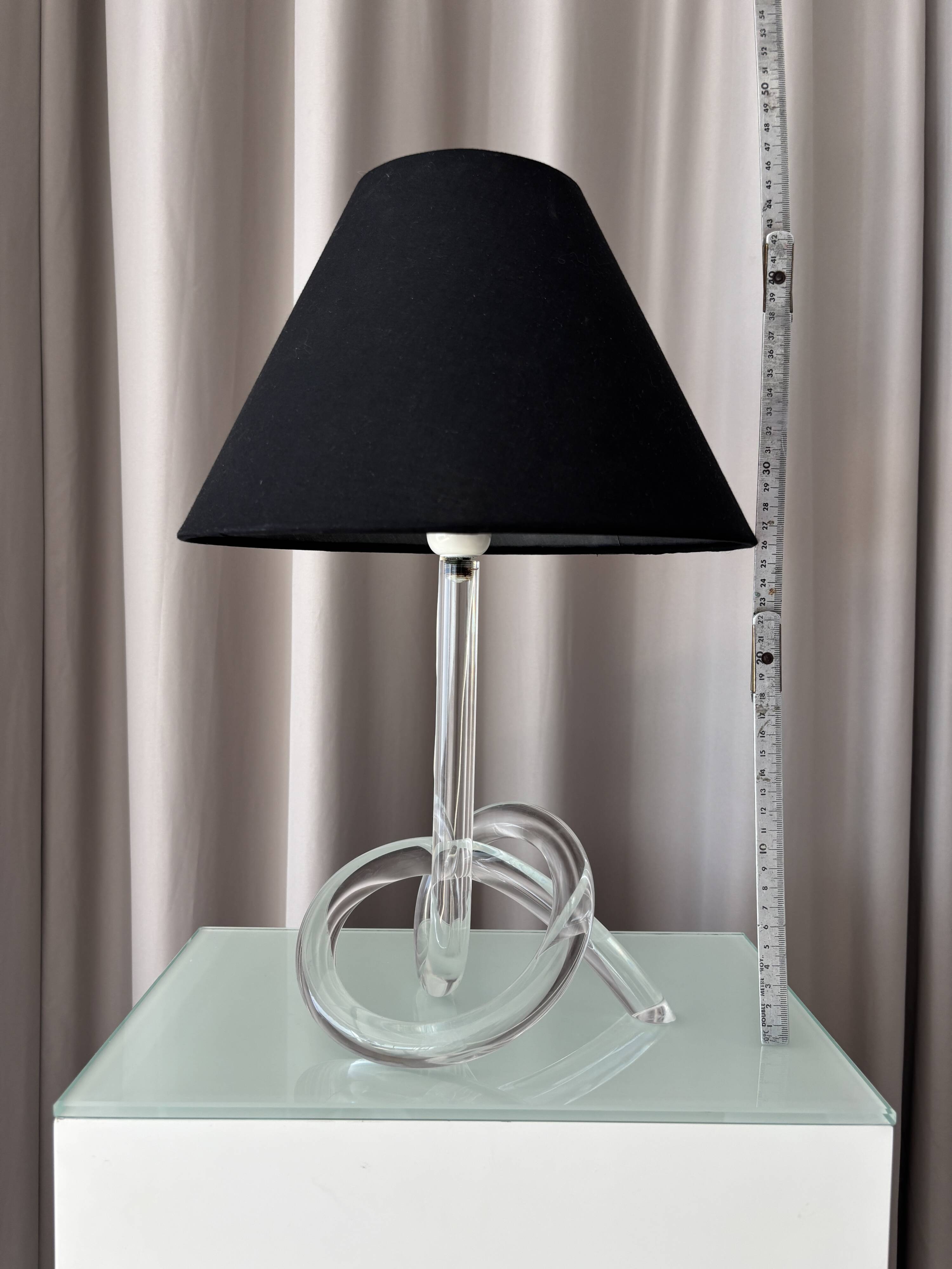 1970s Lucite Knot Table Lamp Attributed to Elaine Bscheider for Dorothy Tho