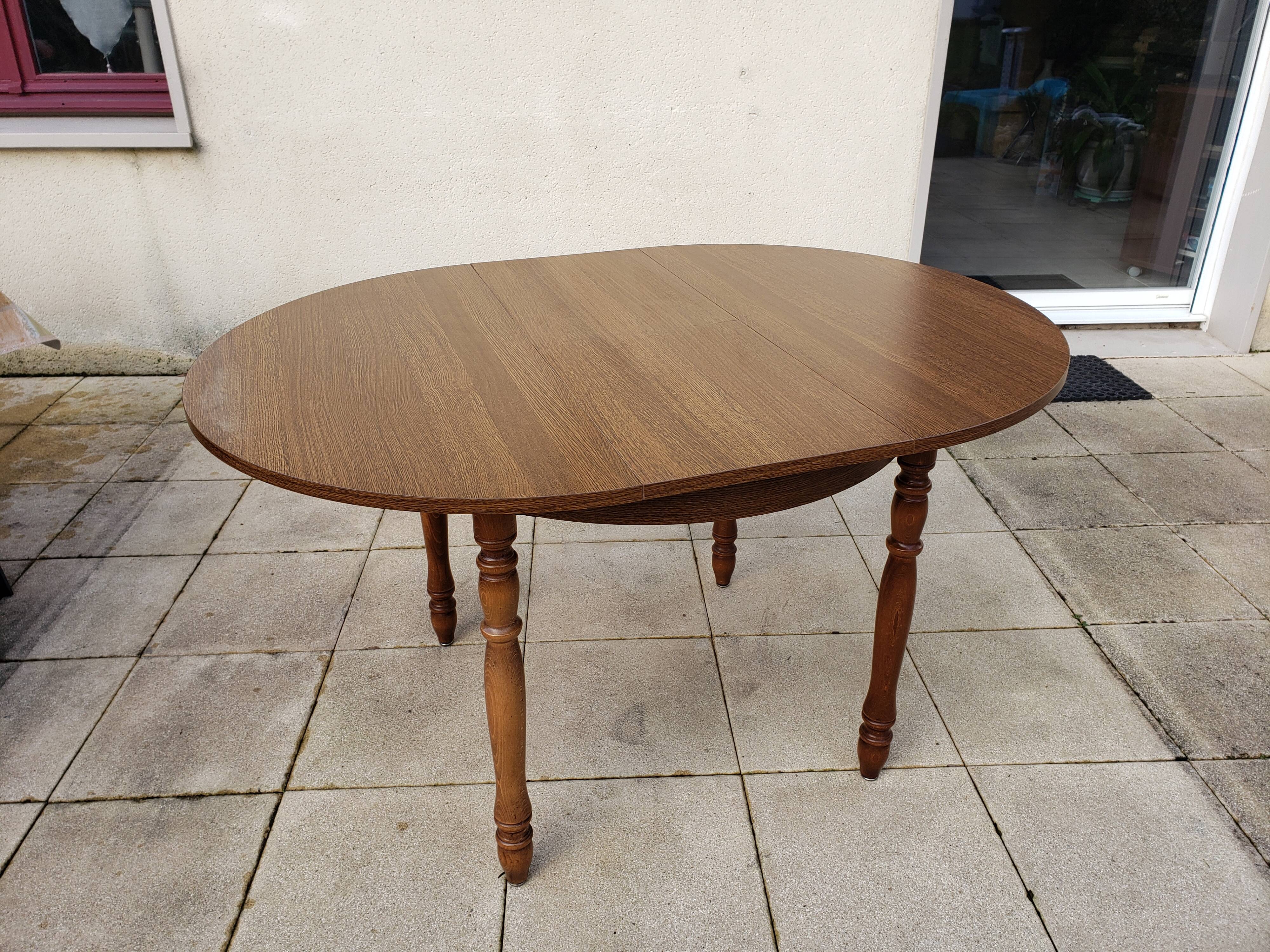 Vintage round or oval table