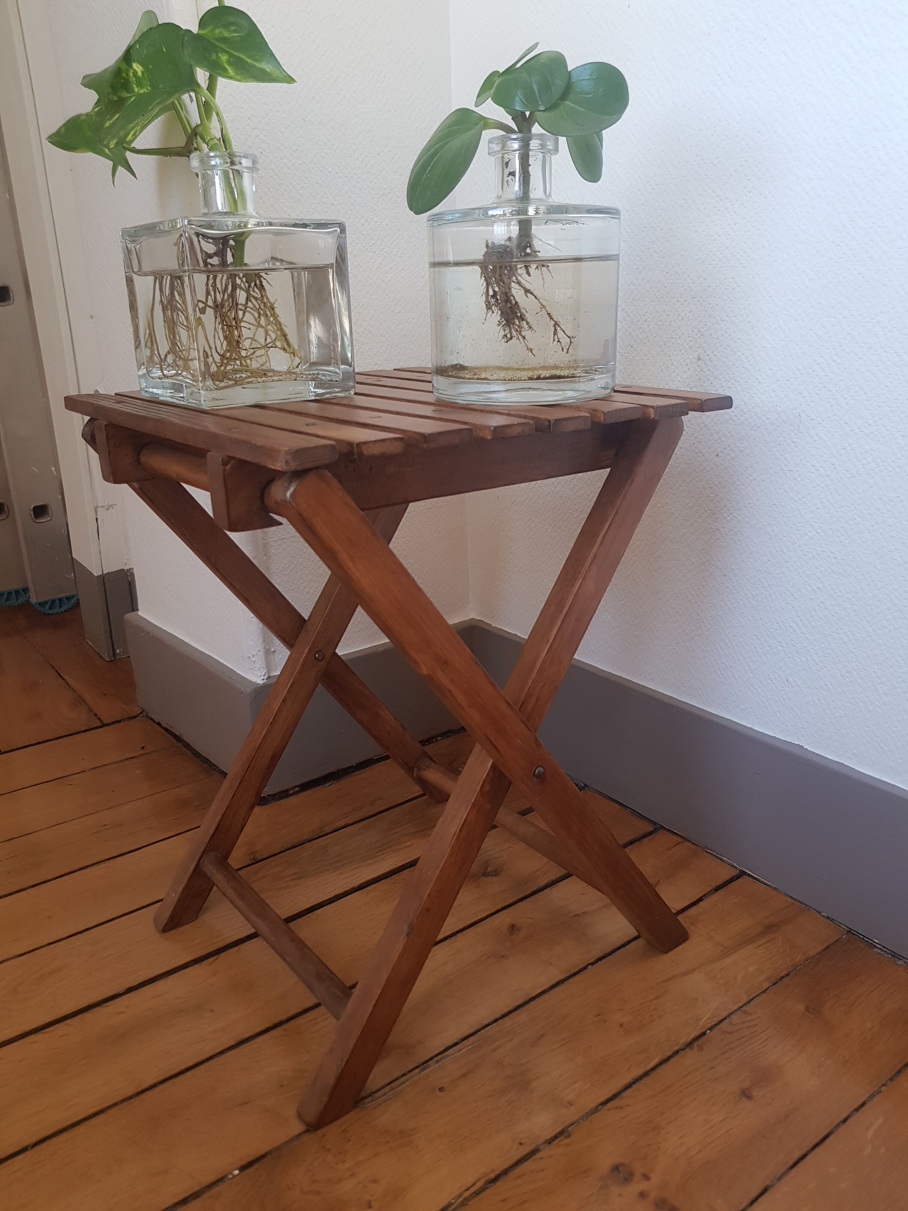 Folding tabouret