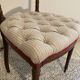 Chaise capitonnée