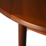 Extendable round table