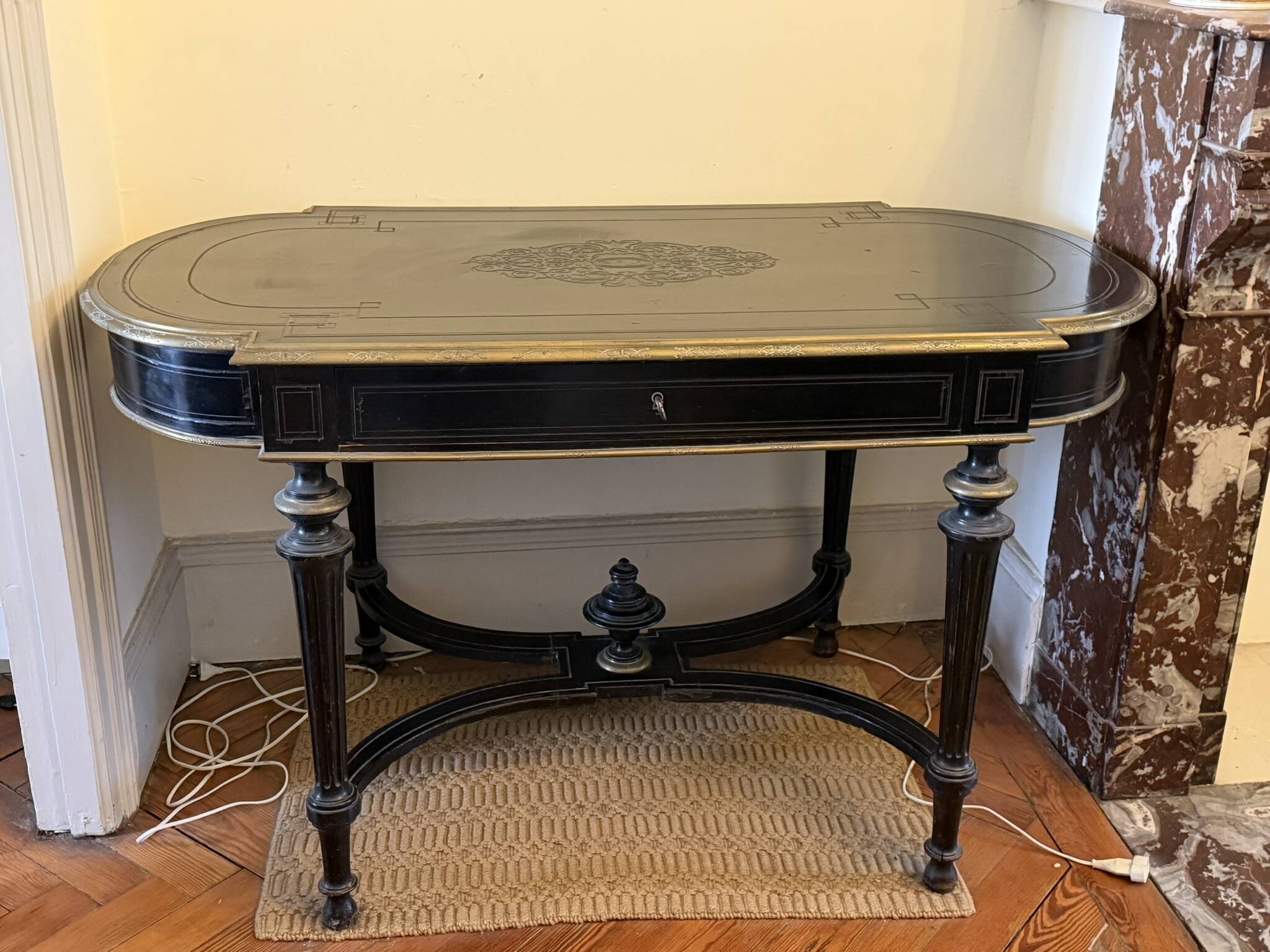 Napoleon III mahogany centre table