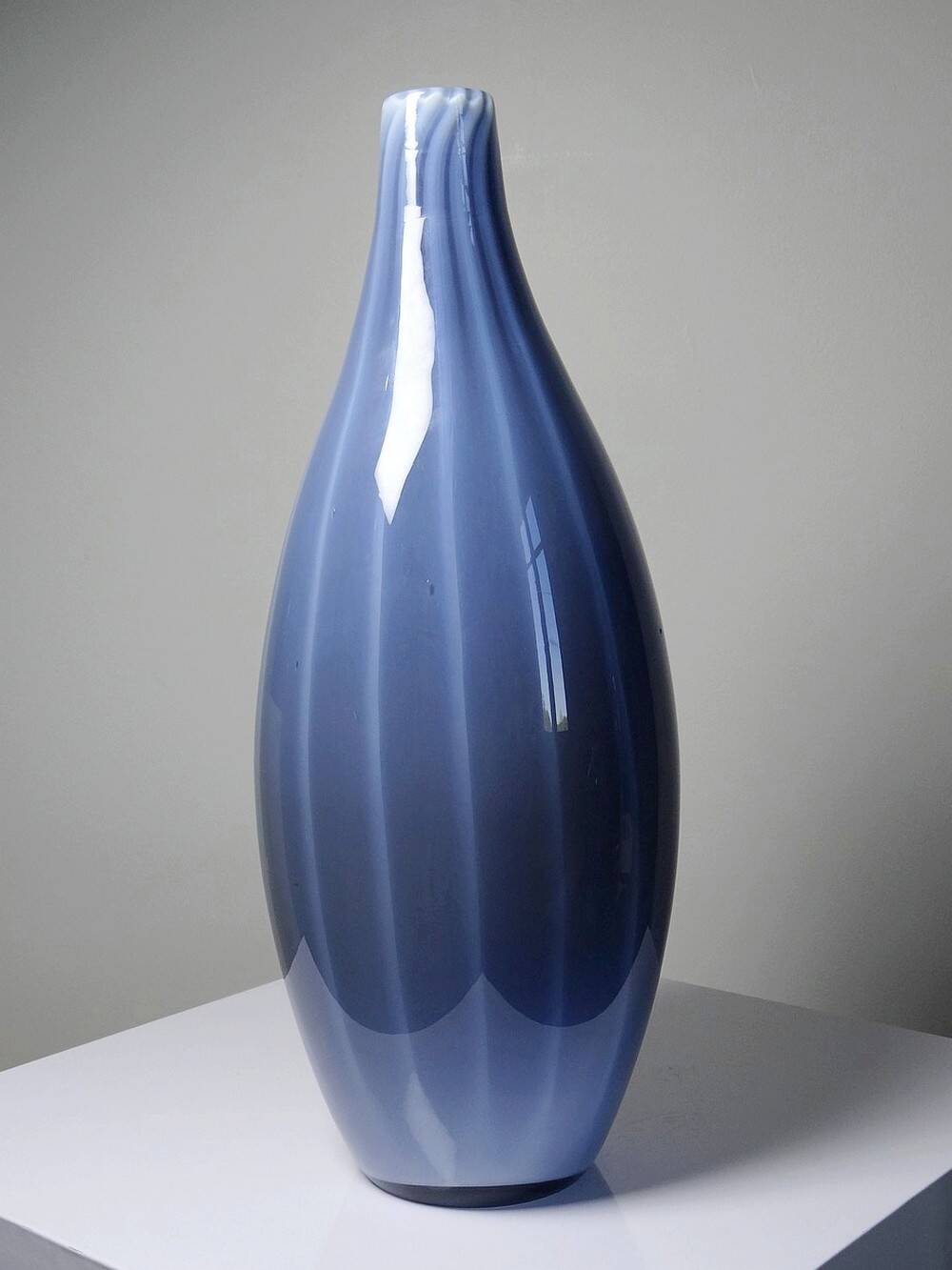 Grand vase poire vintage verre fumé doublé d'opaline bulle de savon Murano