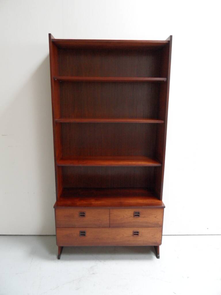 Bibliothèque ouverte de milieu de siècle avec tiroirs