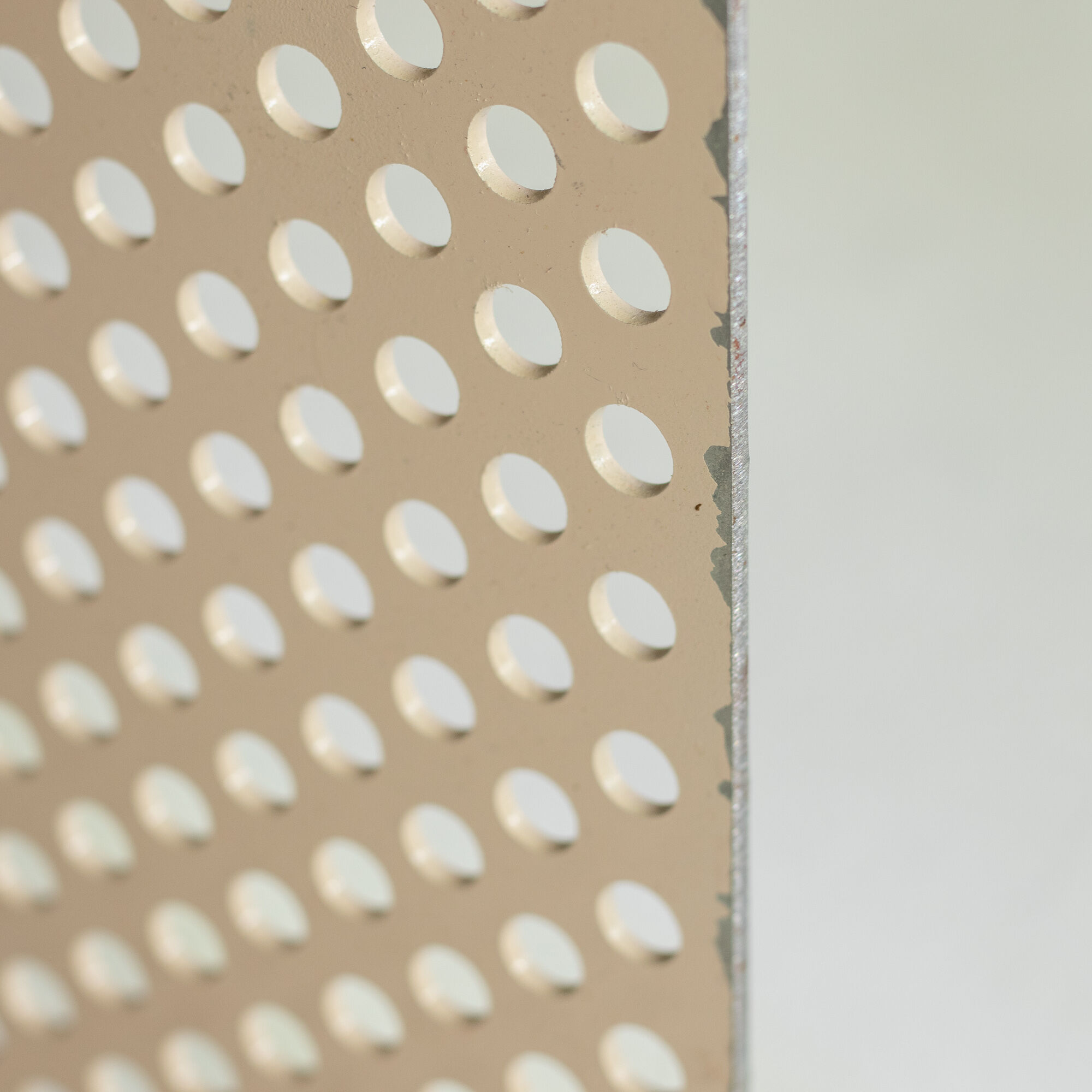 Steel gigognes tables