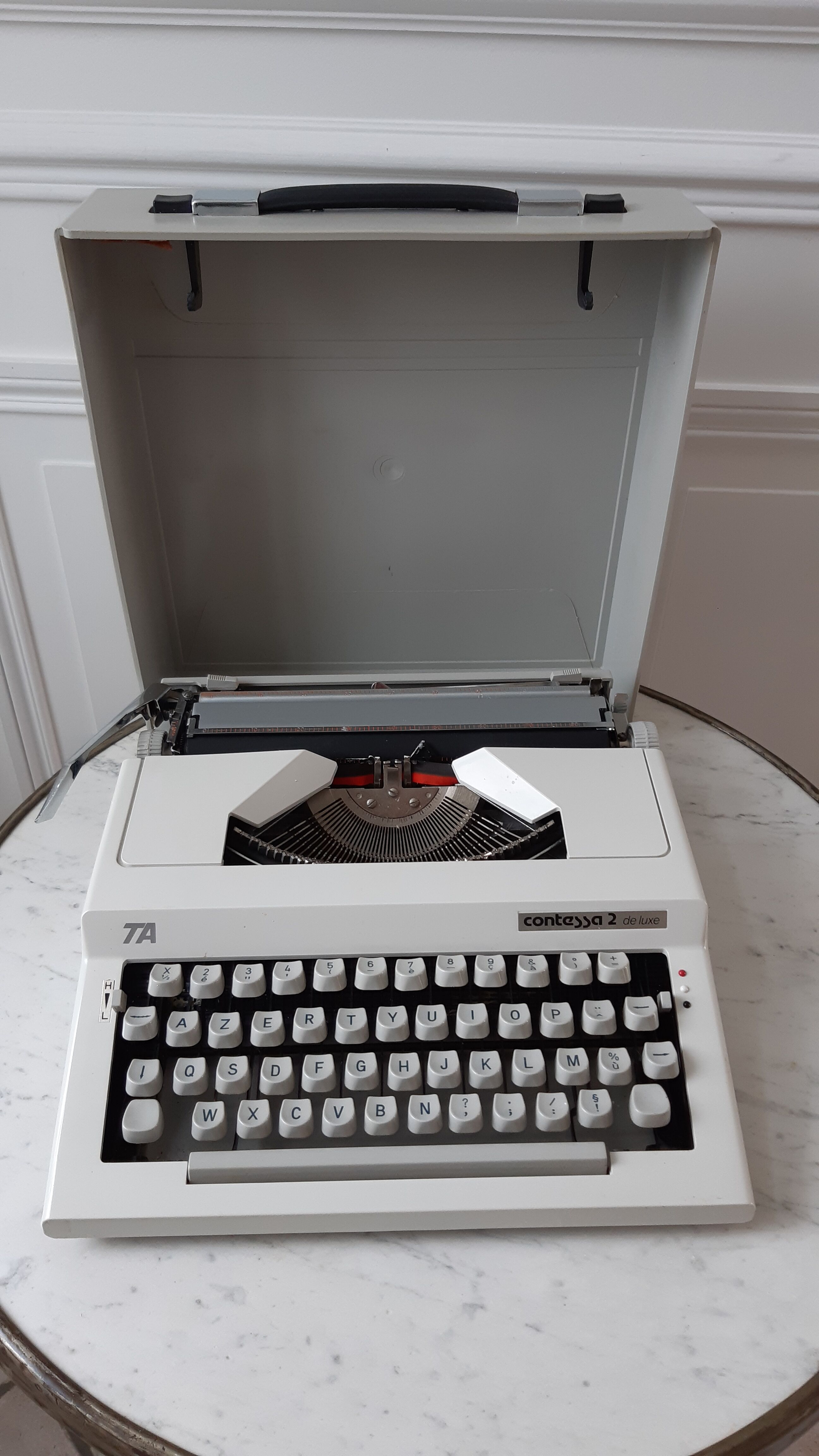 Contessa 2 De Luxe 1970 Typewriter