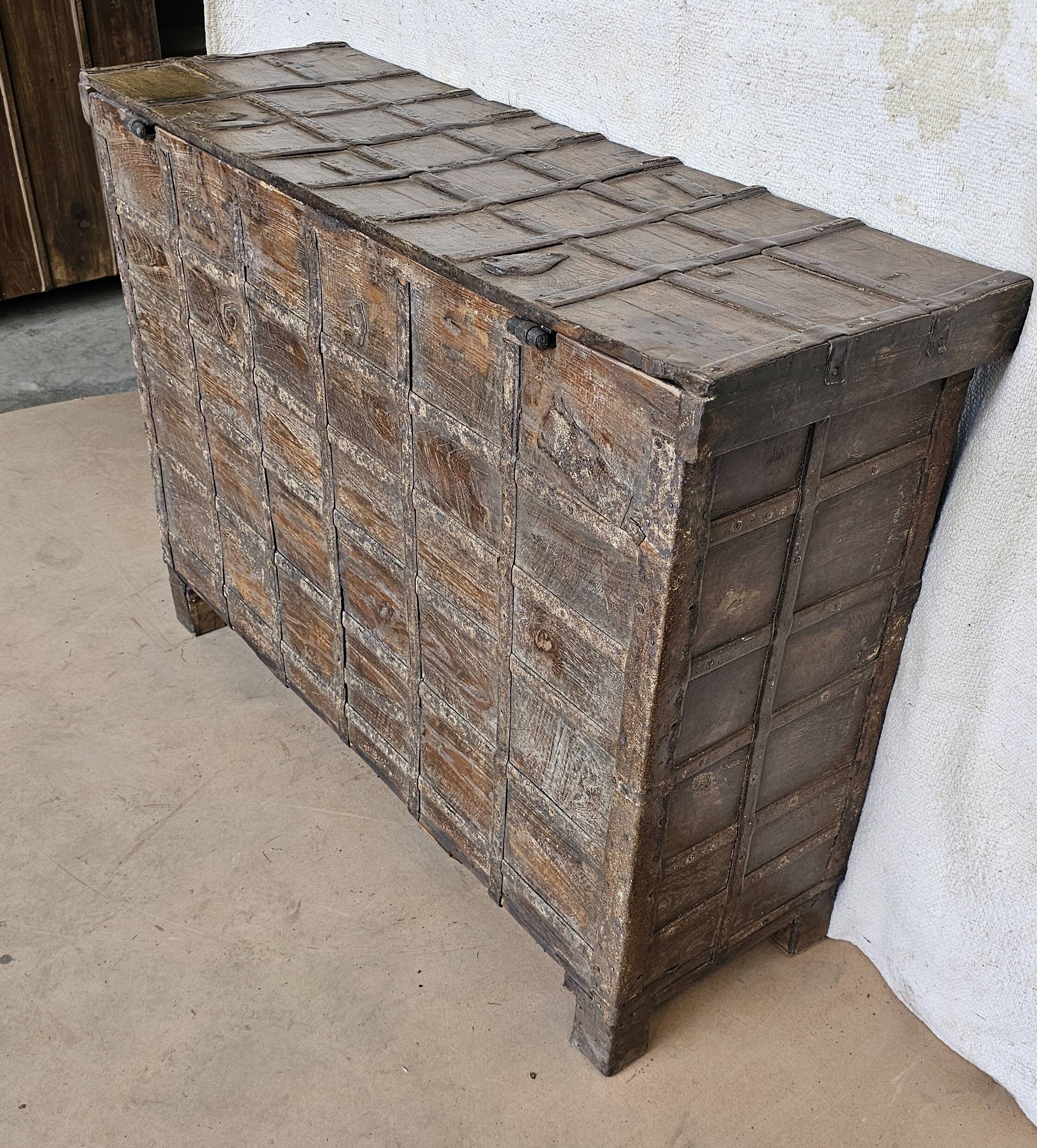 Old chest - dowry console from Bikaner in teak and wrought iron