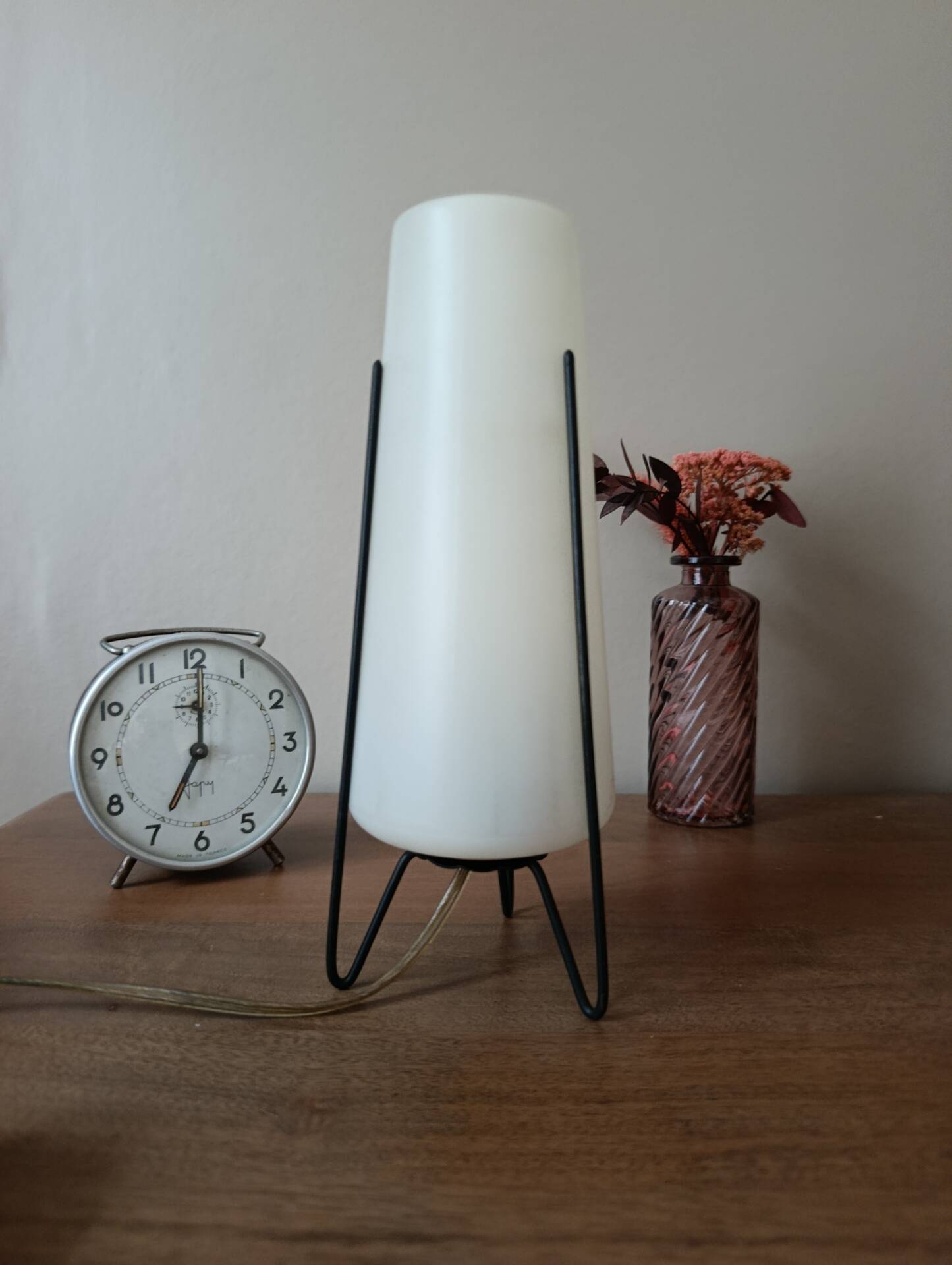 Tripod lamp in metal and white plastic, mid-century space age.