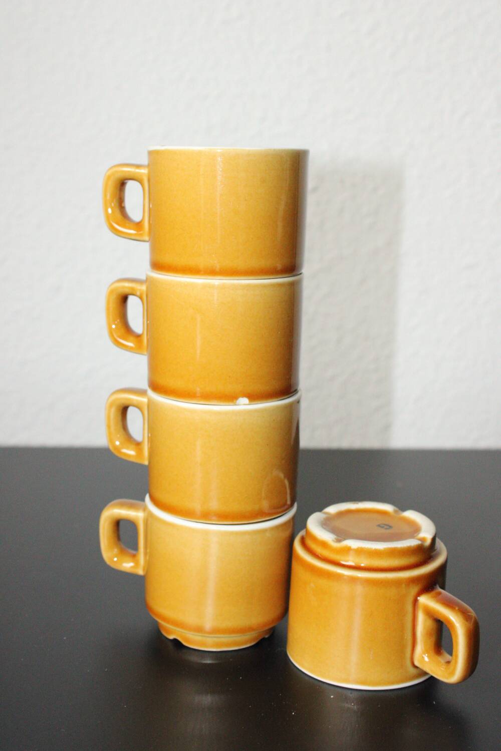 Set of 5 vintage mustard-coloured ceramic mugs.