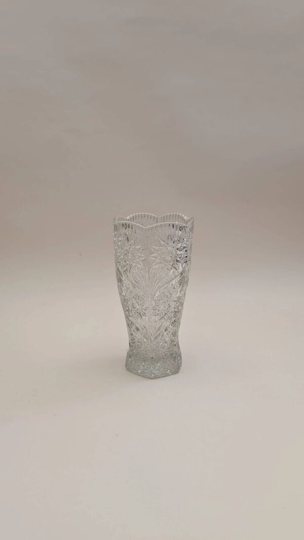 Vase en verre ciselé