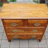 Small 18th century Parisian Louis XV walnut chest of drawers