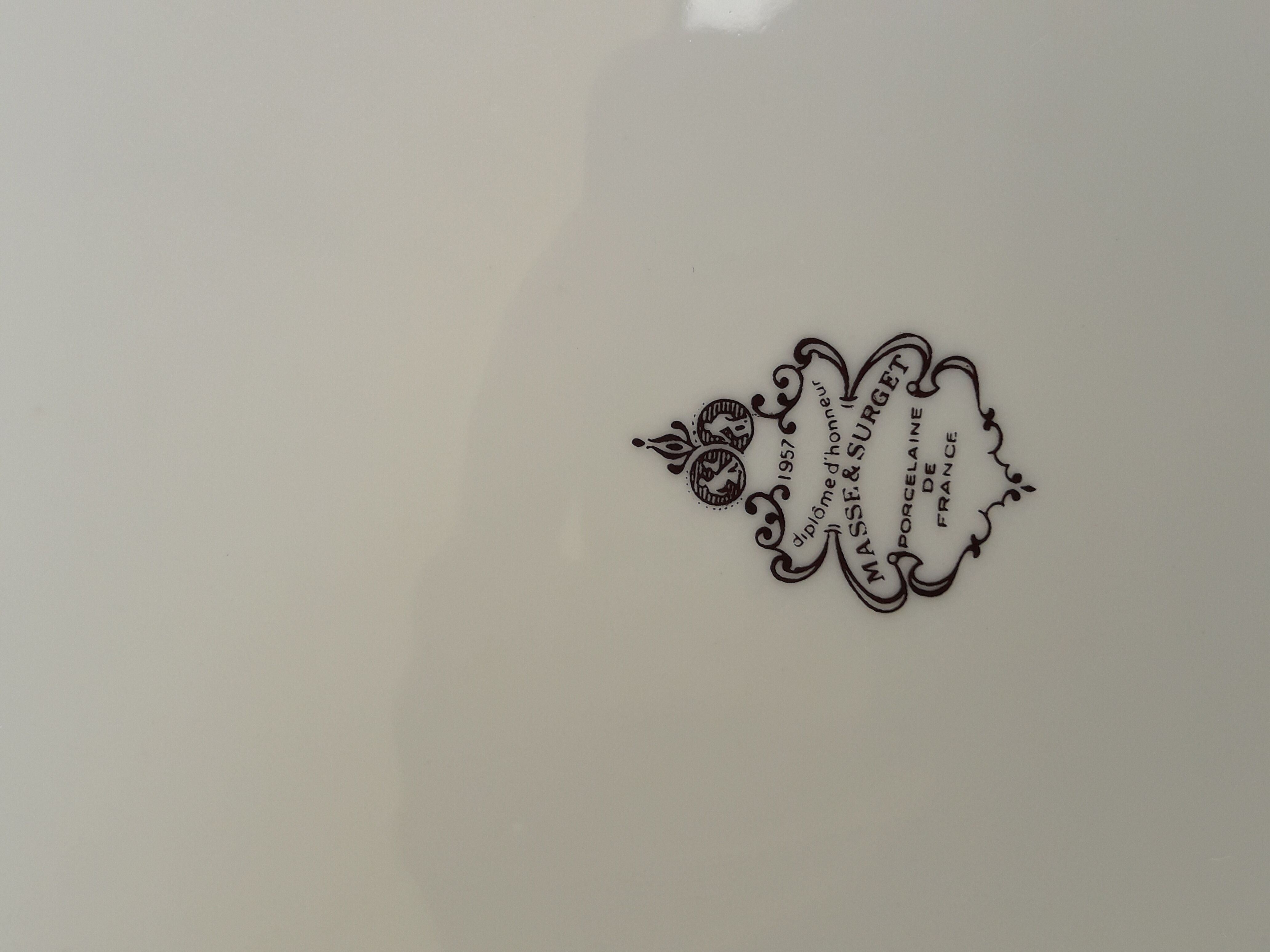 2 porcelain plates Mass and Surget diam 24 cm