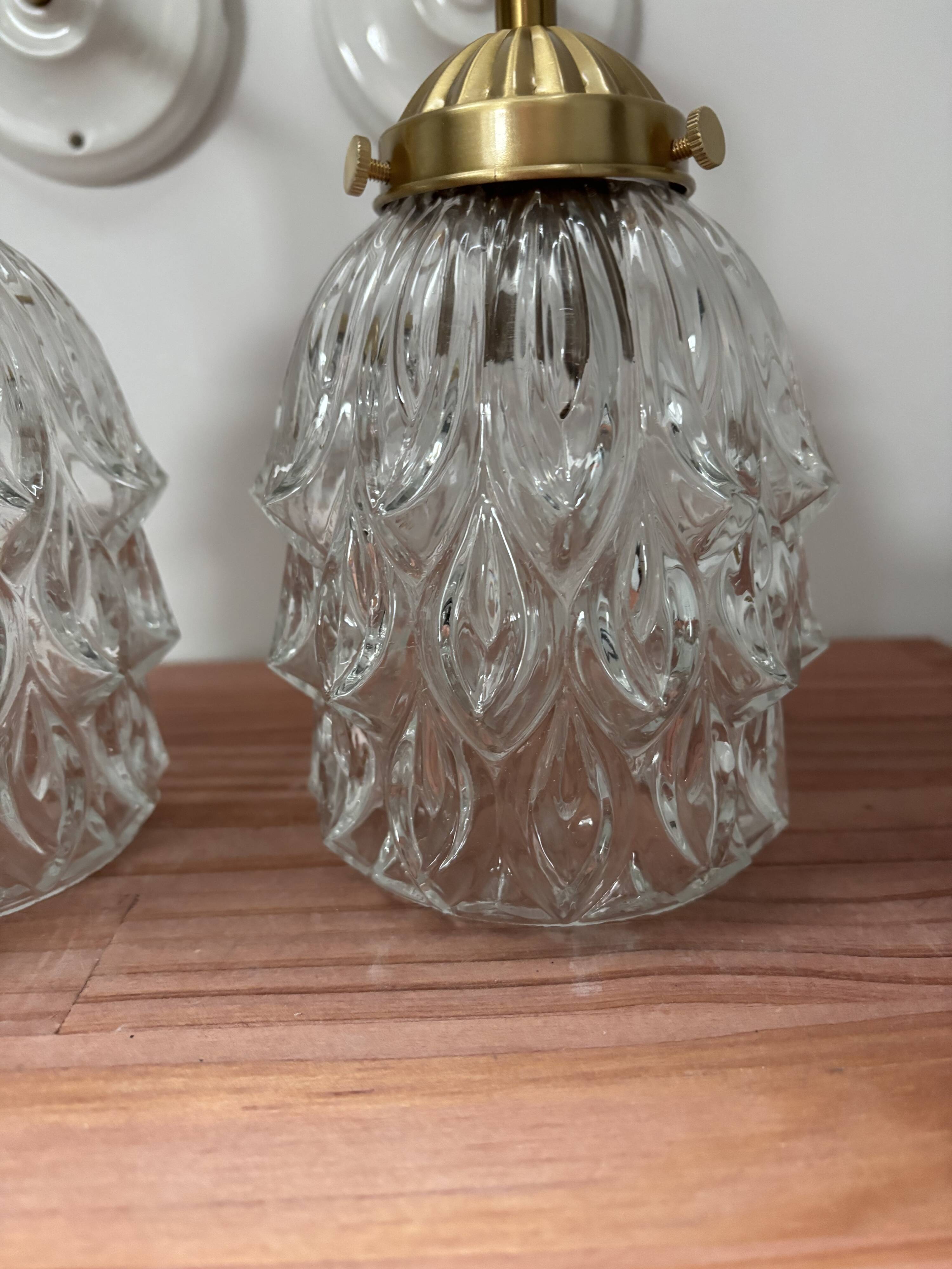 Paire d’appliques murales en verre ciselé