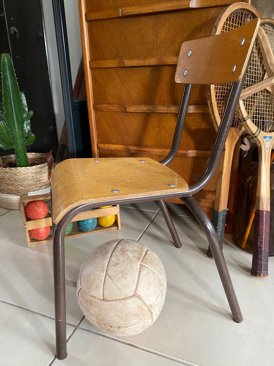 Children's school chair in wood and metal