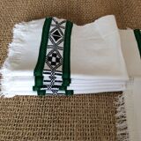 Set of 5 napkins and a table runner
