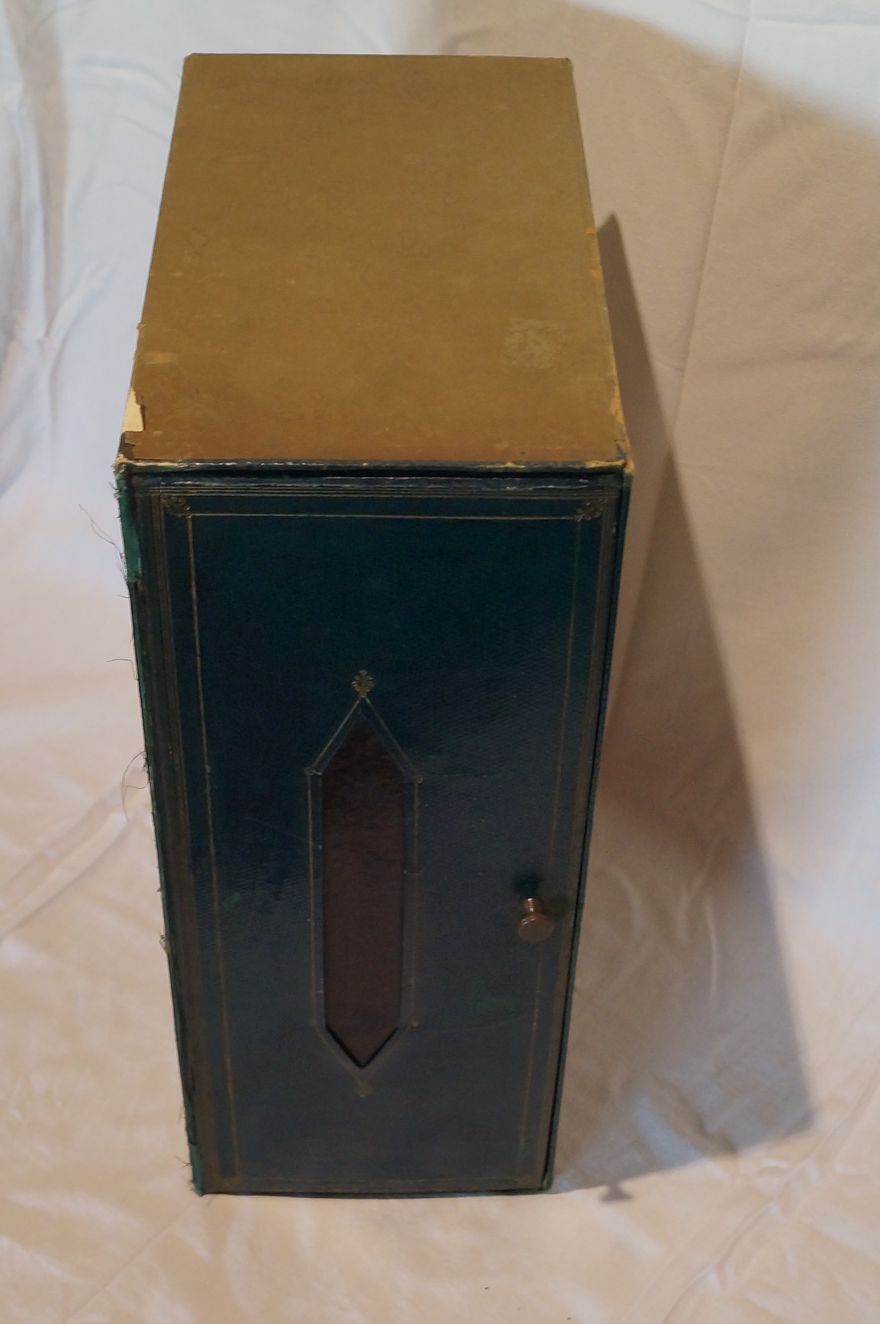 Former cardboard maker
