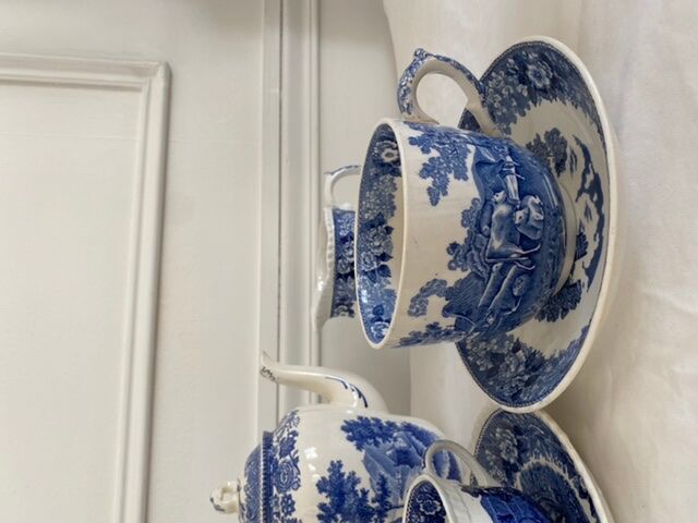 Coffee/tea service in English porcelain