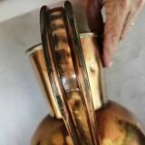 Cruche antique en cuivre rouge