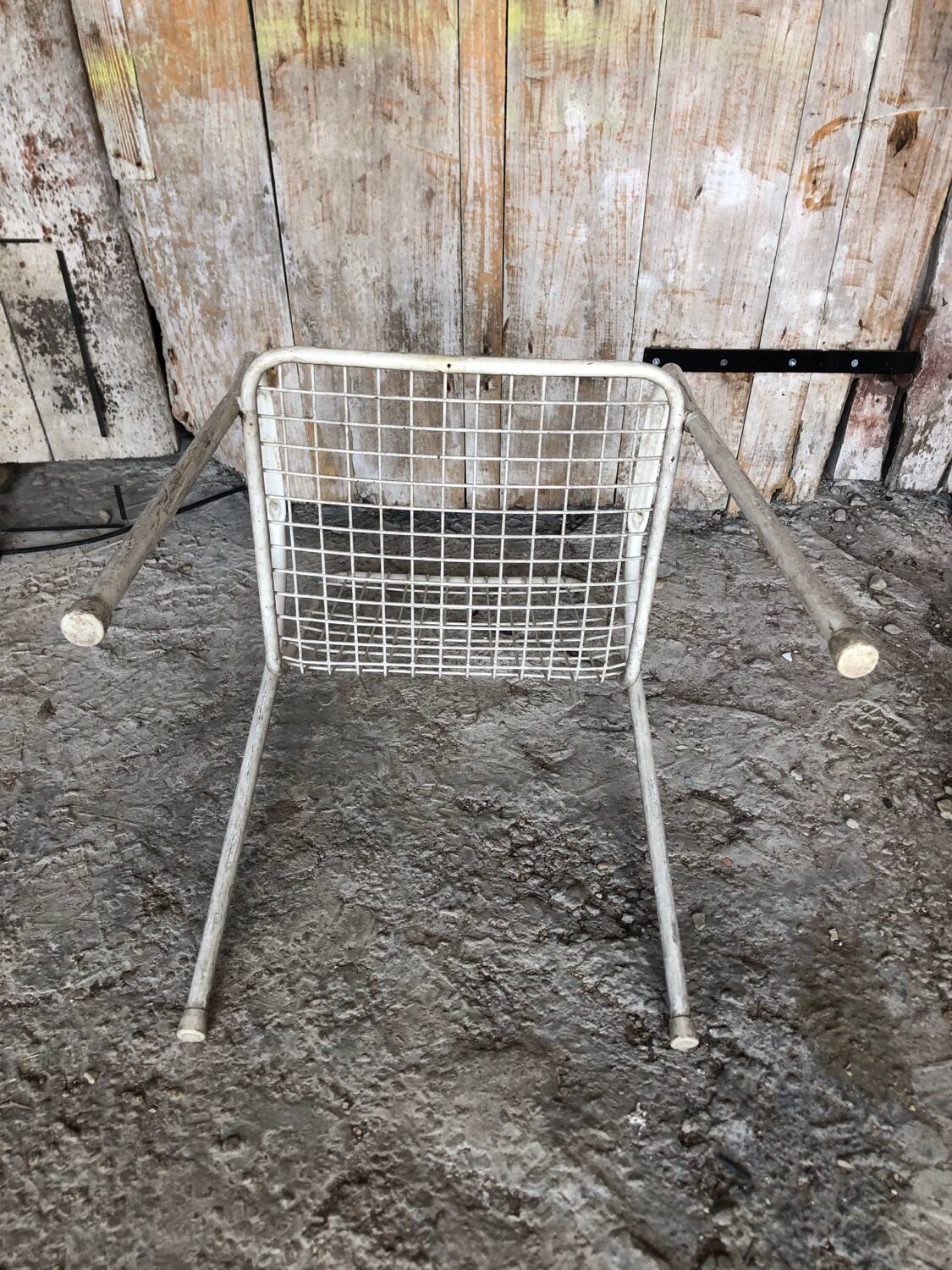 Ancien fauteuil emu rio metal blanc vintage