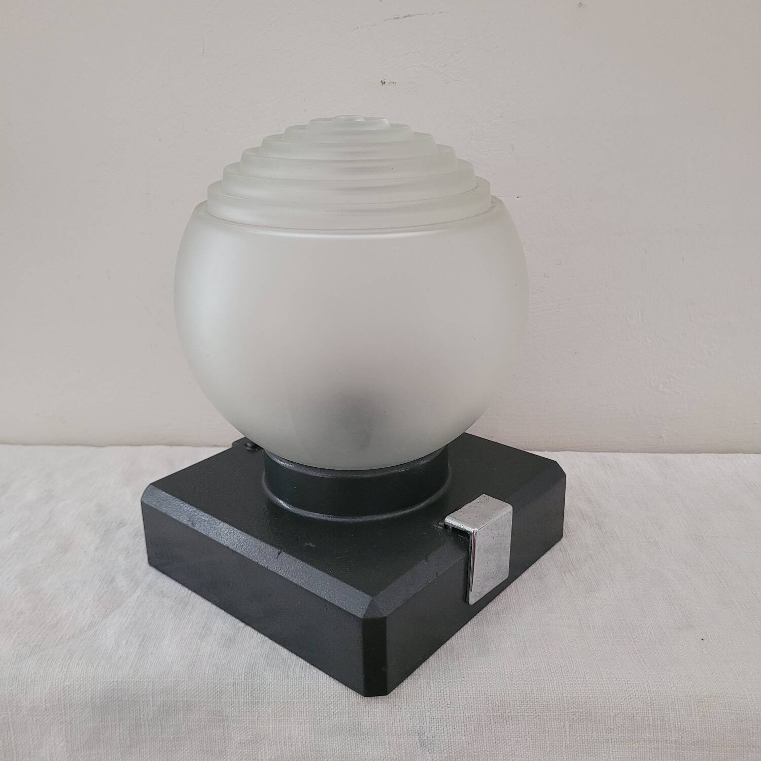 Applique Moderniste Bakélite & Verre – 1935