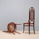 Lot de quatre chaises Thonet anciennes en hêtre cintré teinté acajou, Vienne, XXe siècle