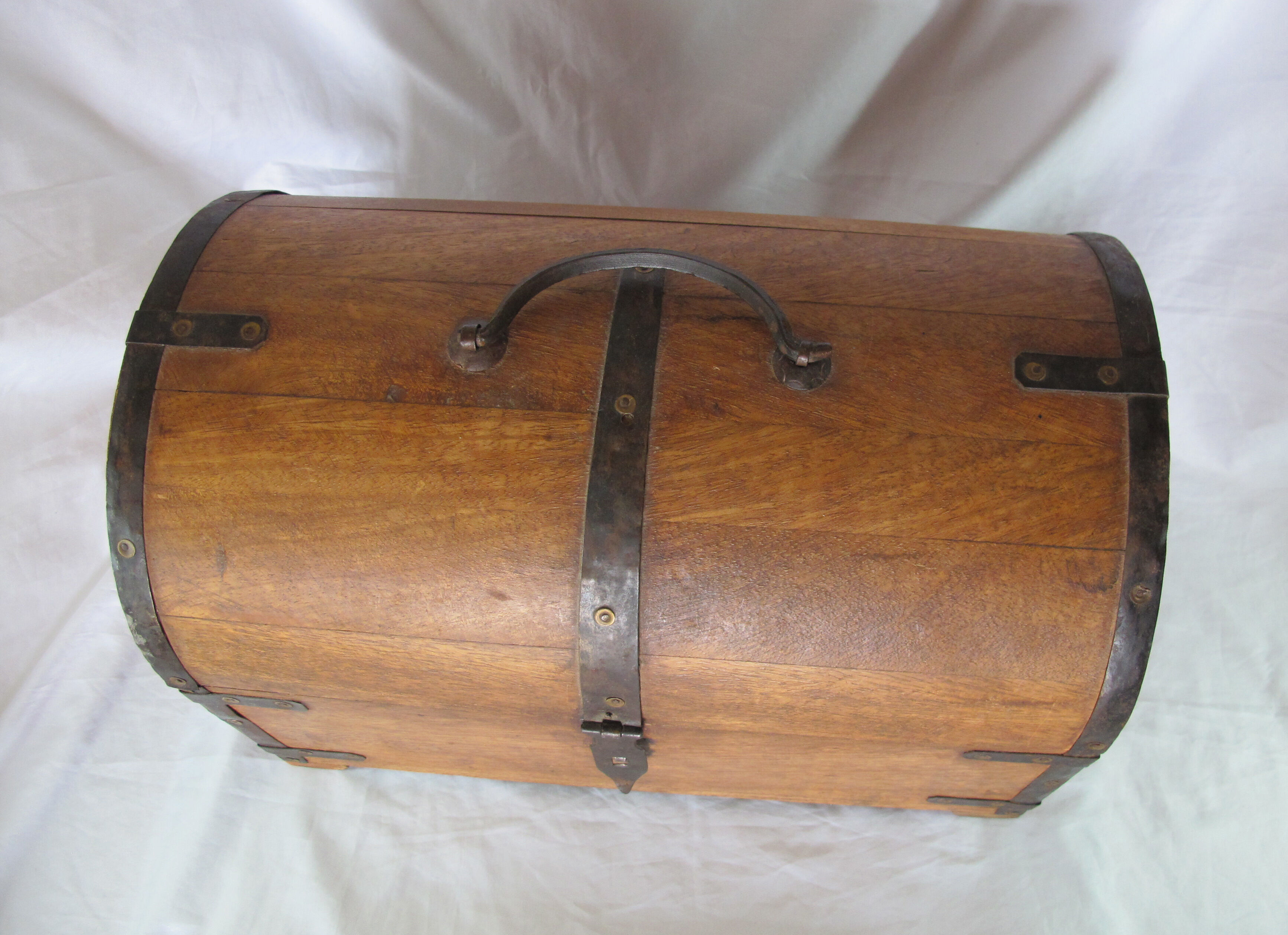 Wooden bottle holder box