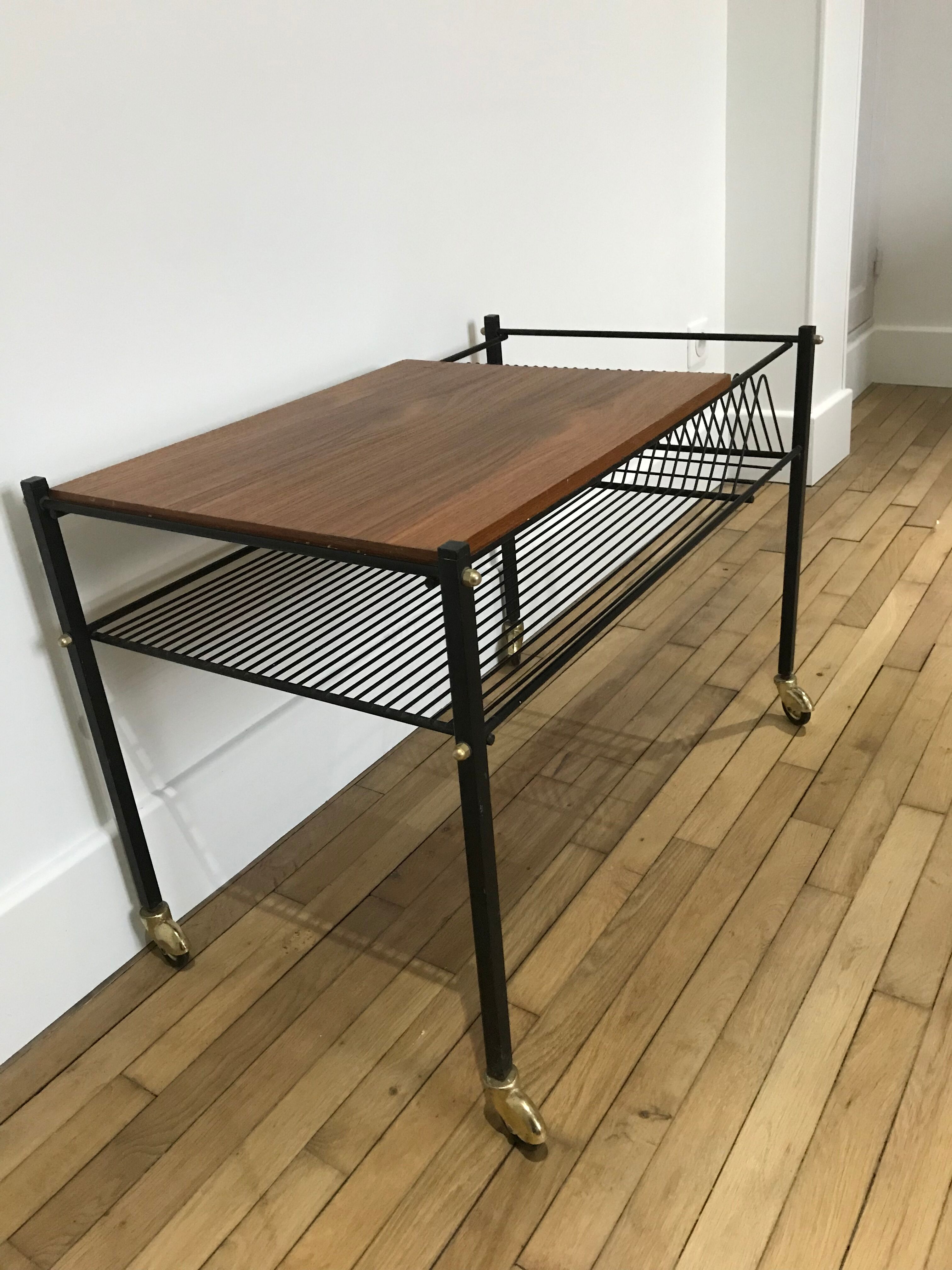 Serving table