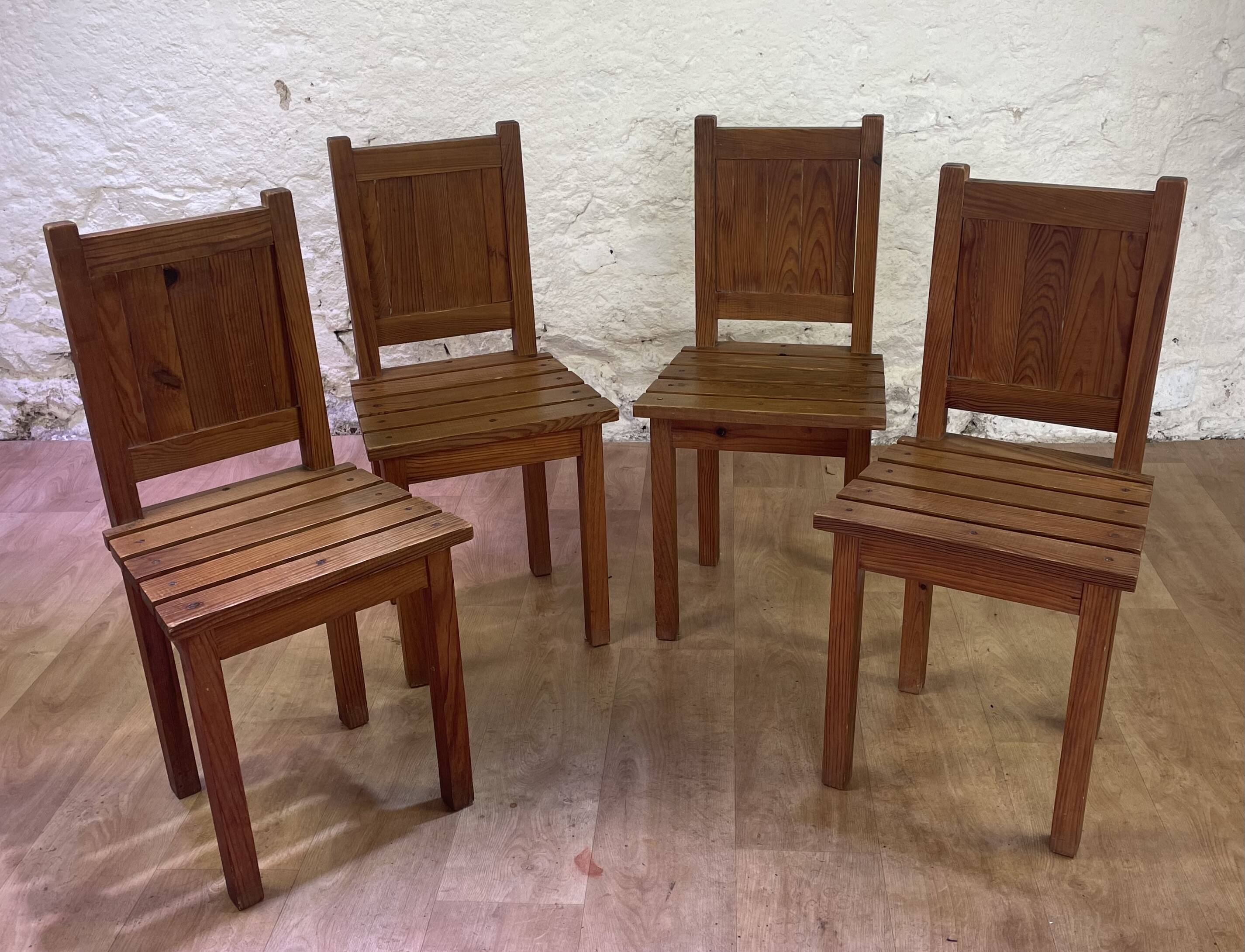 Set of 4 wooden chairs