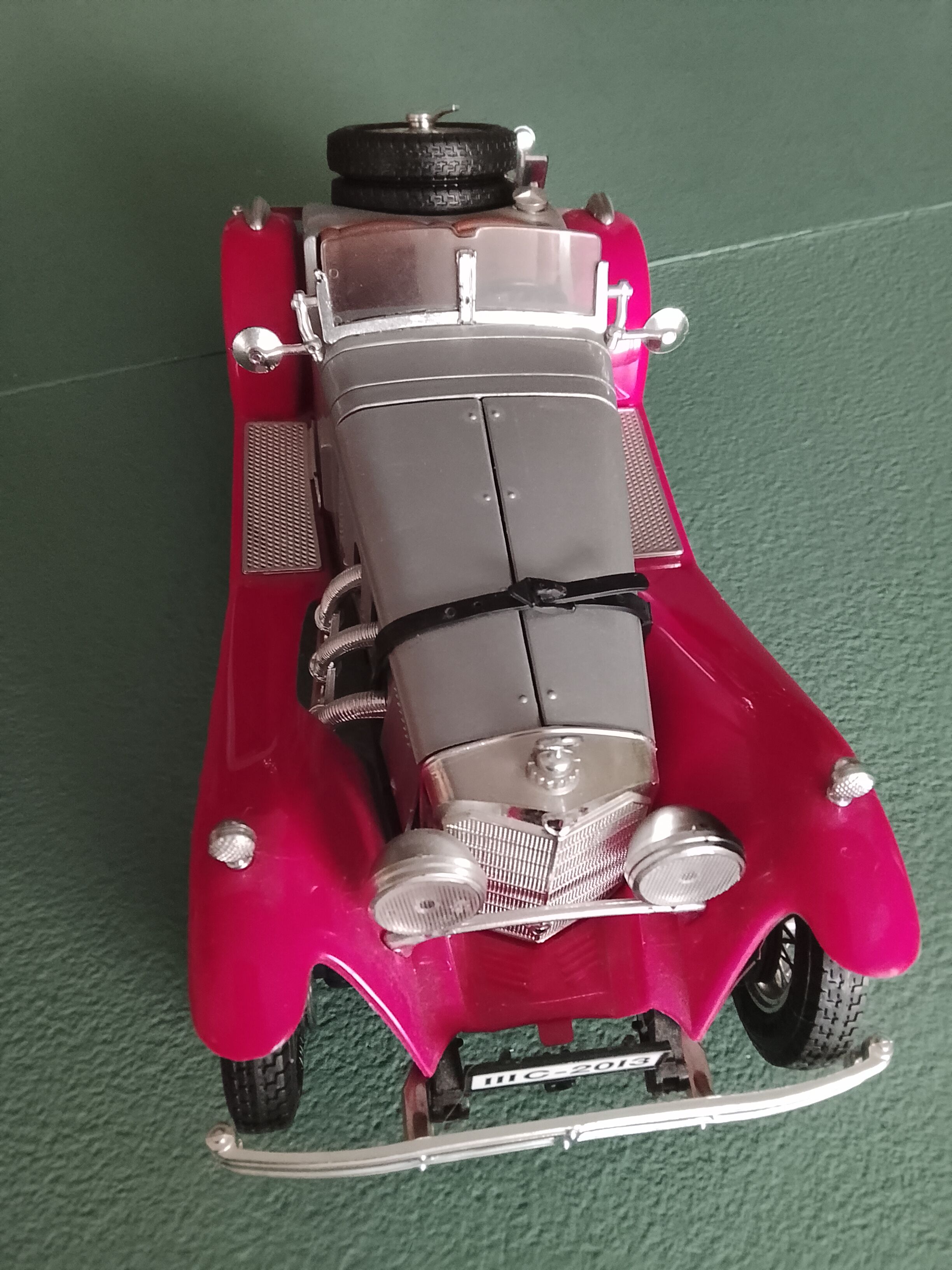 Miniature Mercedes-Benz in 1/18 scale