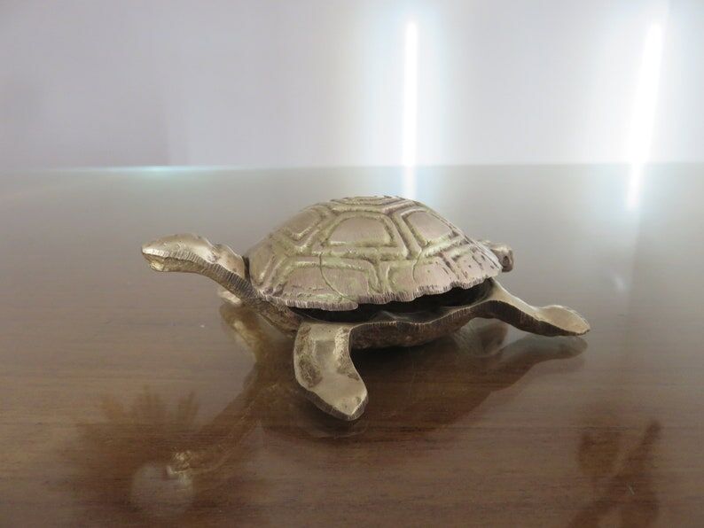 Ashtray " turtle " in brass 70s