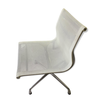 Aluminium armchair chair by Charles and Ray Eames Vitra edition