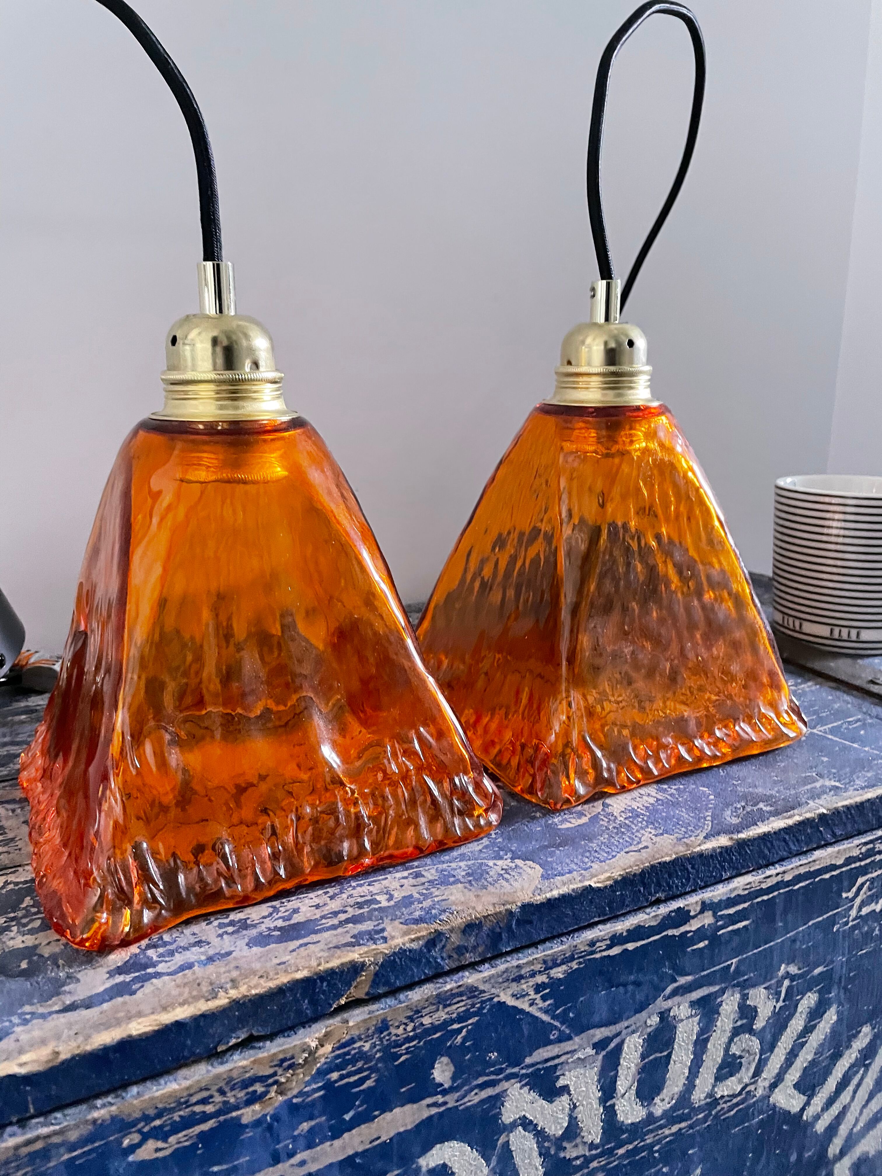 Set of two amber glass hanging lamps