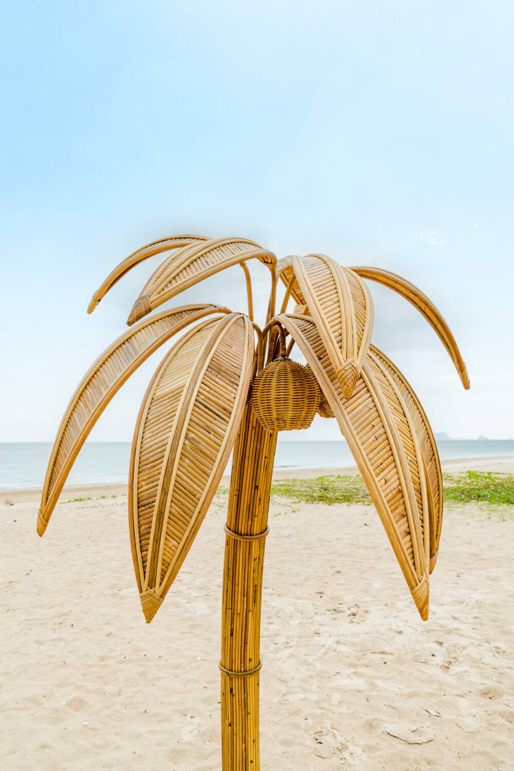 "Palm/coconut tree" floor lamp in rattan