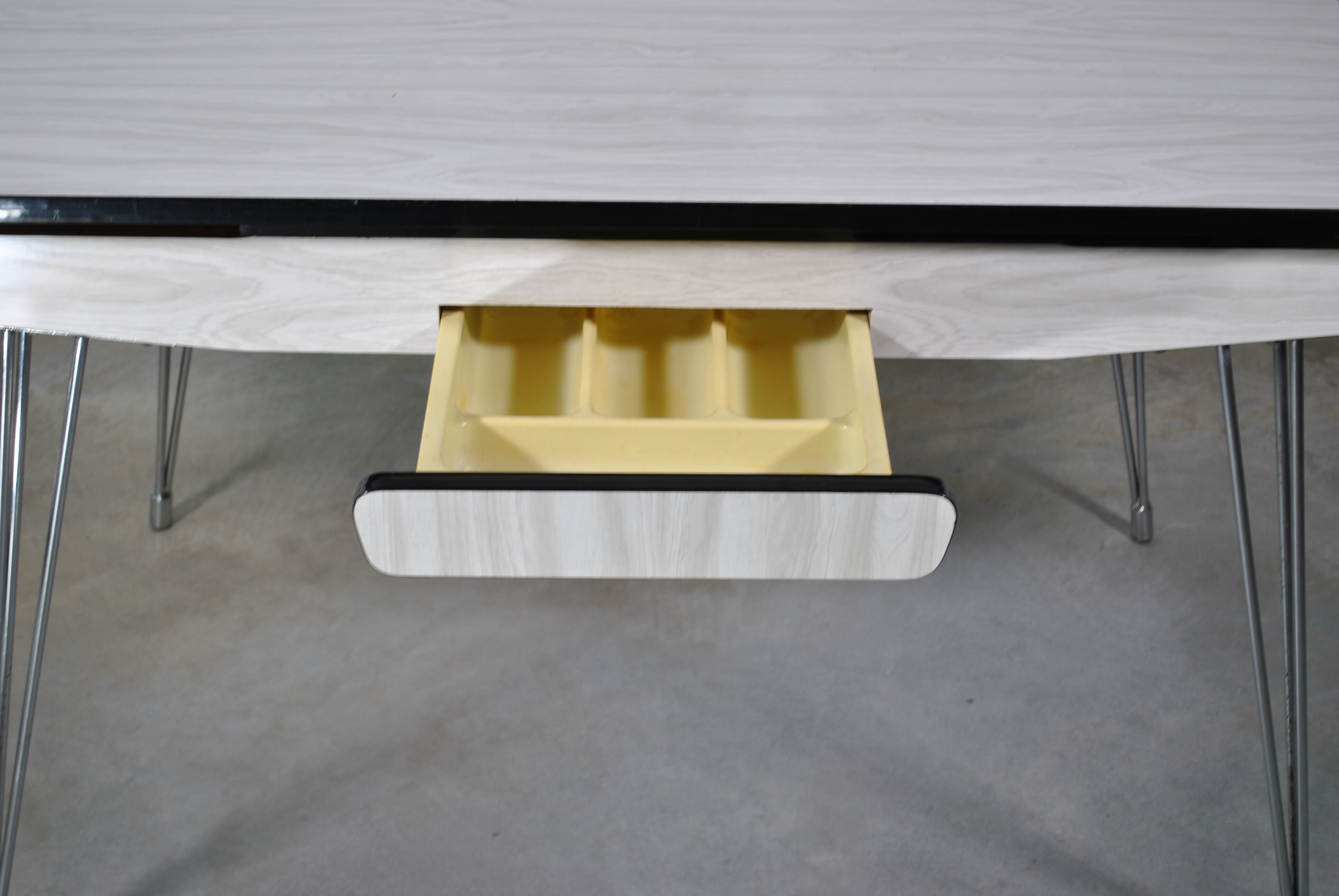 Formica 1950 table and chairs