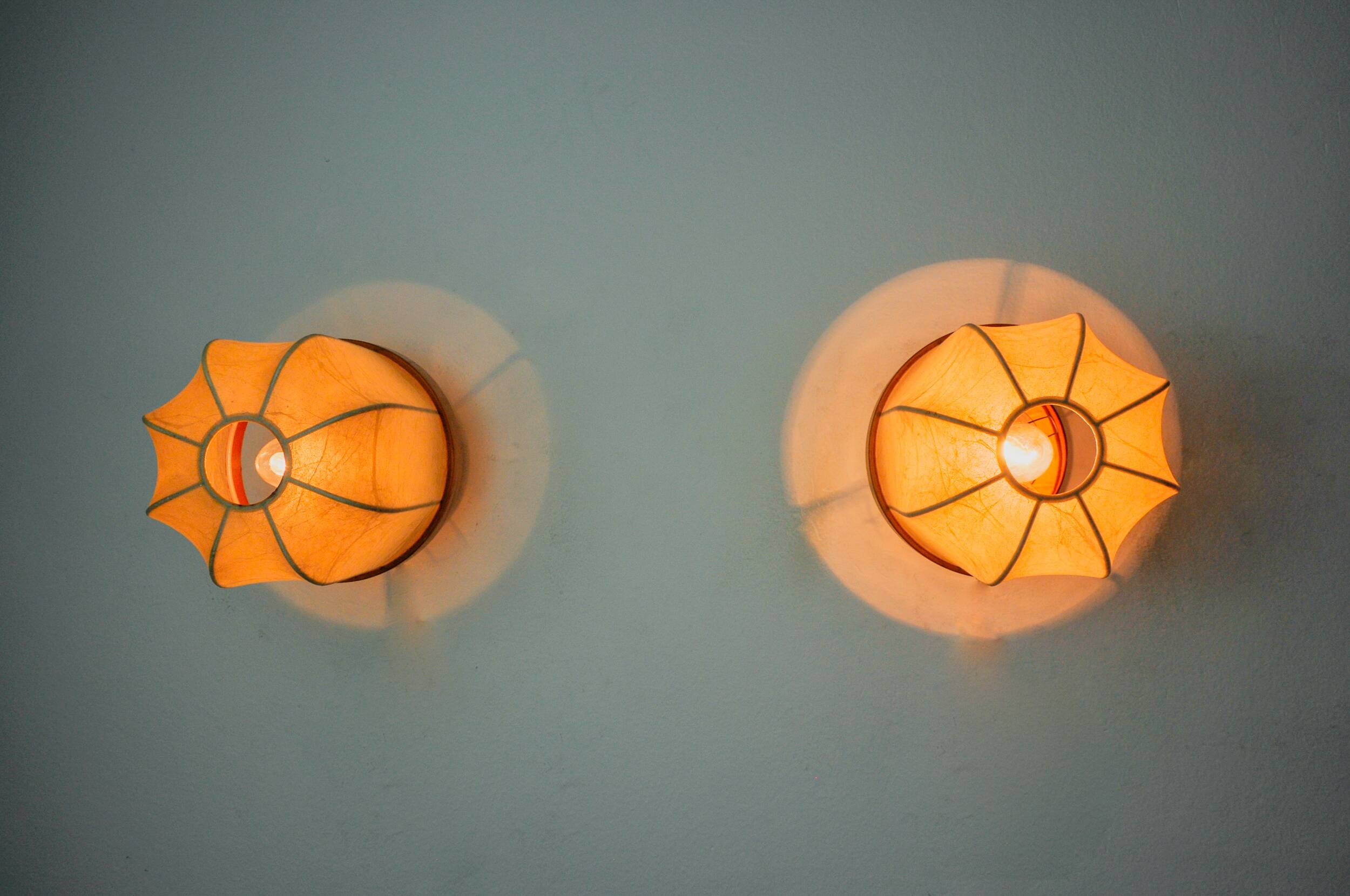 Pair of "cocoon" wall lights, resin and pine, Italy, 1970