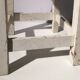 Tabouret d’atelier en bois patiné blanc