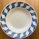 Assiettes creuses dépareillées bleues