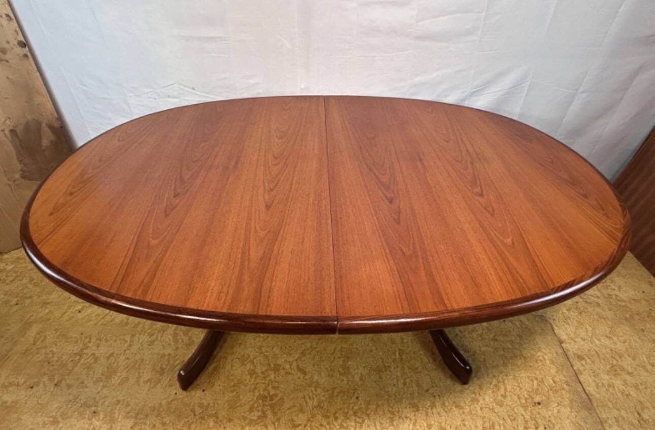 Mid-Century Retro Vintage Teak Extending Oval Dining Table by G-Plan – Vict