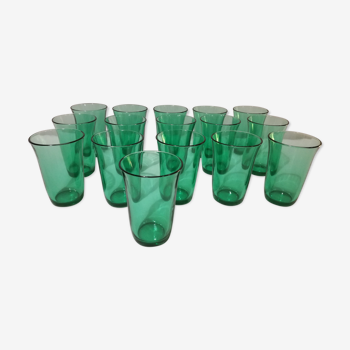 Set of 16 green glass