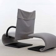Fauteuil zen avec repose-pieds par claude brisson pour ligne roset