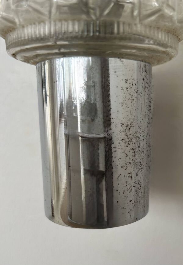 Paire d'appliques vintage, métal chromé et verre moulé pressé, Italie, 1970