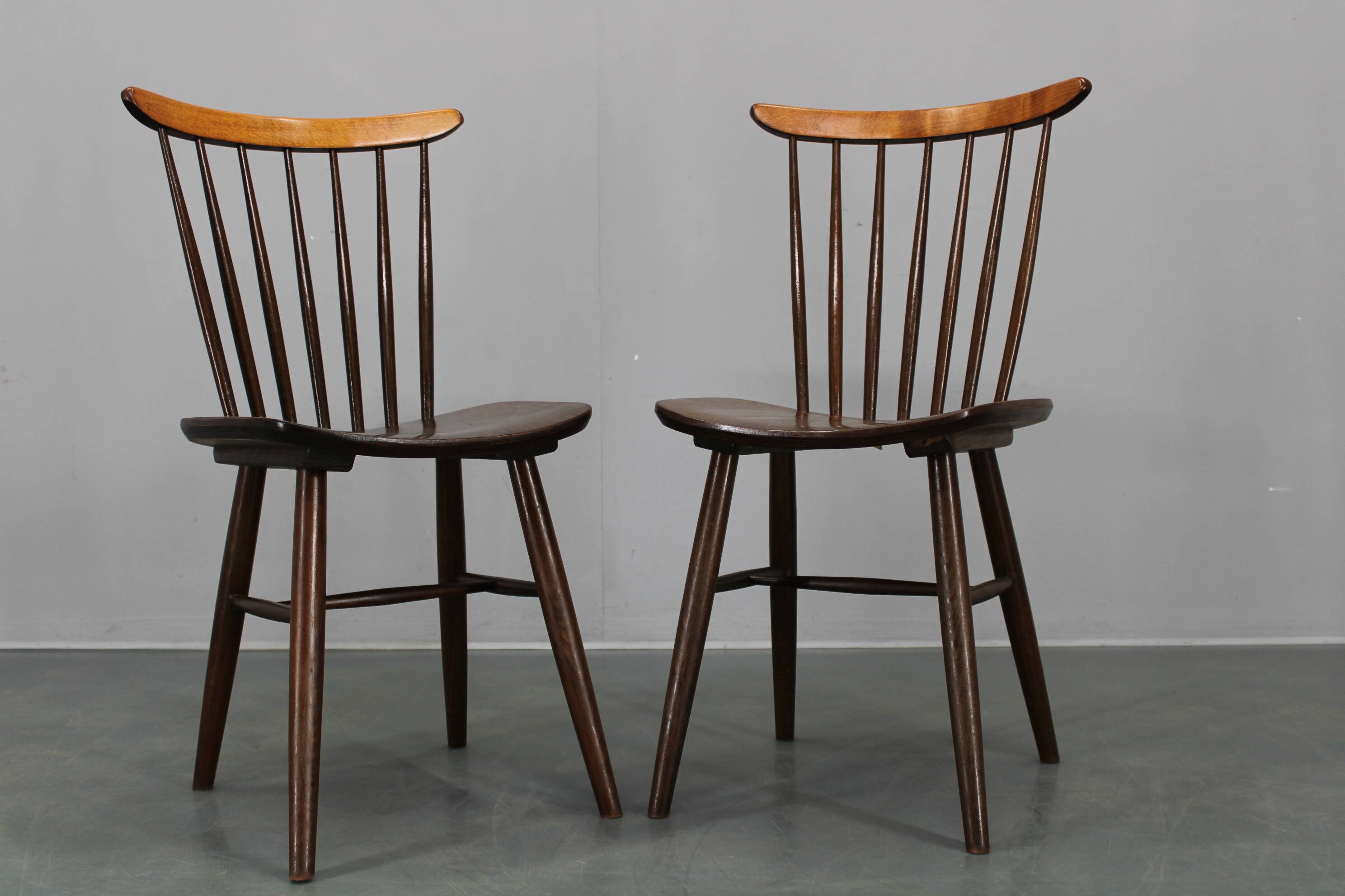 Pair of Drevounia solid beech and plywood veneer chairs, Czechoslovakia, 1970s