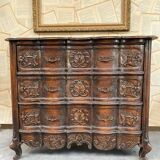 Crossbow chest of drawers