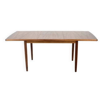 Meredew extending teak table