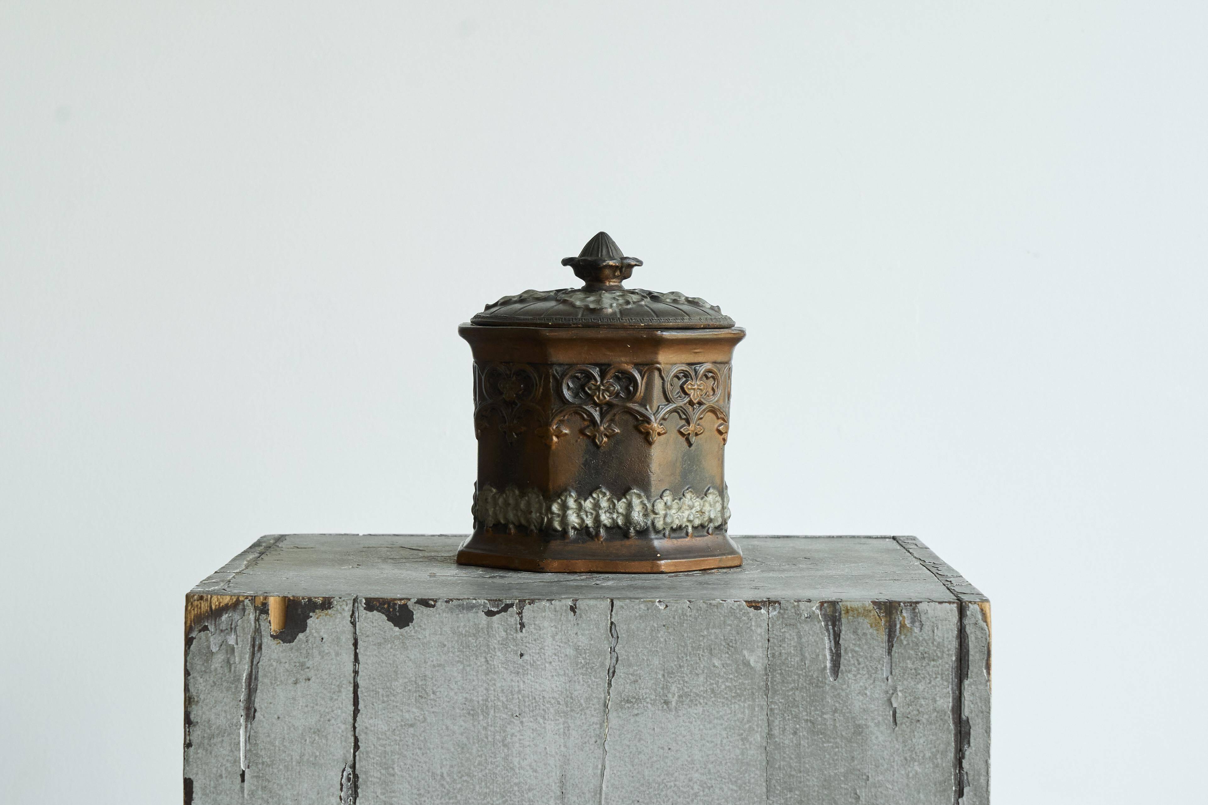 Pot à tabac ancien style néogothique XIXe siècle